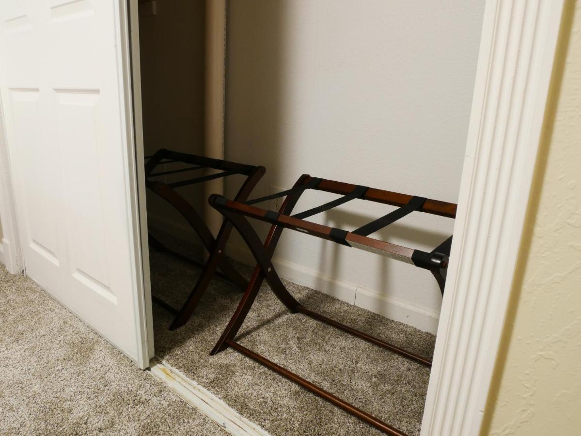 Private Basement, Bath, Living Area In Morrison公寓 外观 照片
